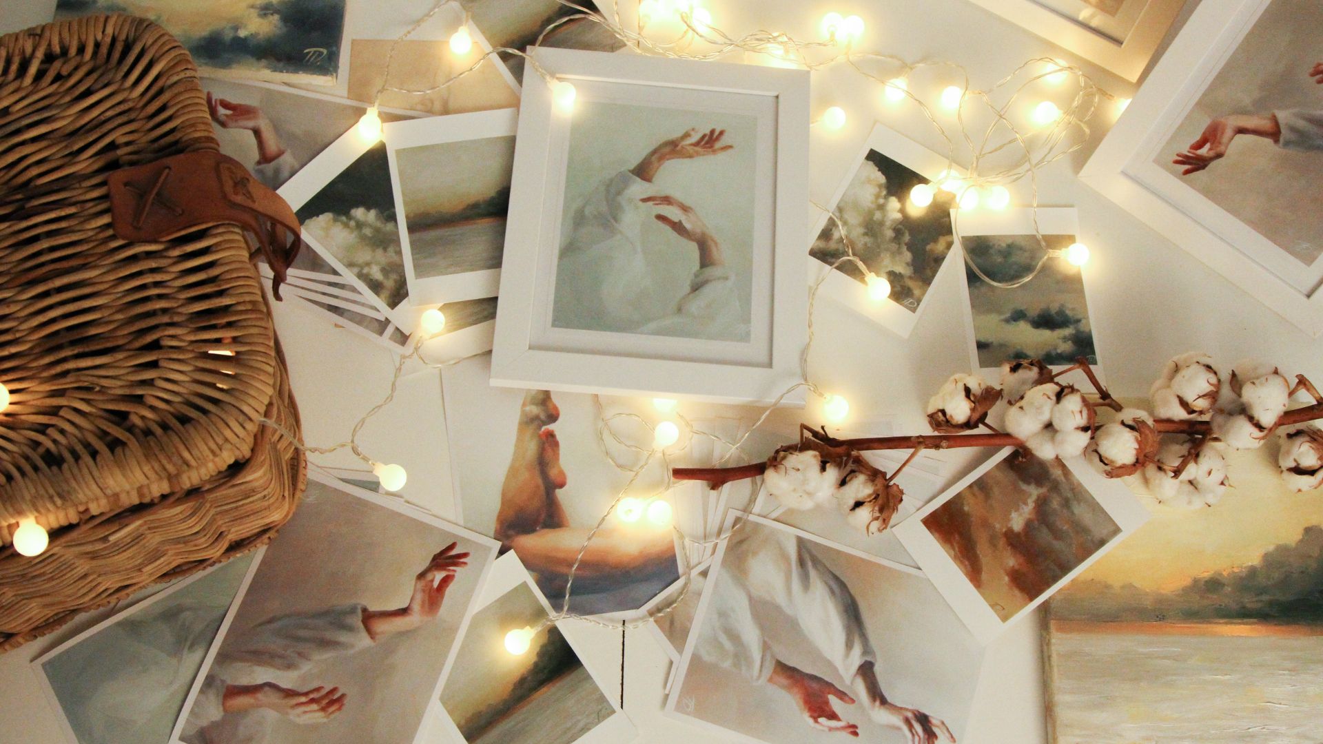 Picture Lights for Wall That Enhance Art in Modern Interiors