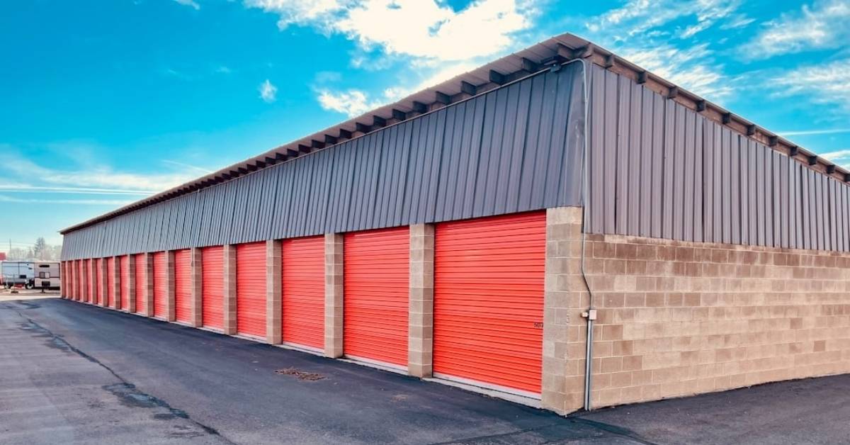 What Makes Storage Solutions Effective for Seasonal Belongings