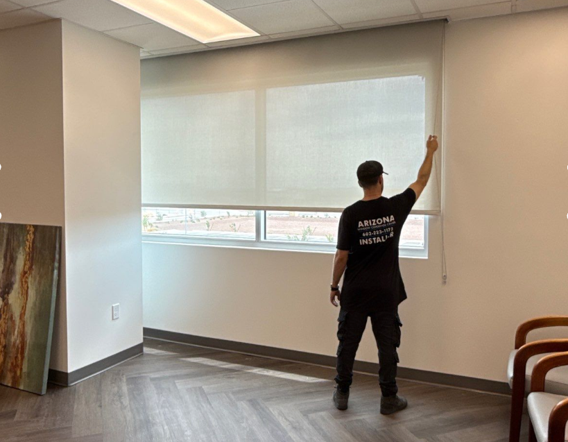 How Luxury Homes Balance Views, Glare Control, and Night-Time Privacy