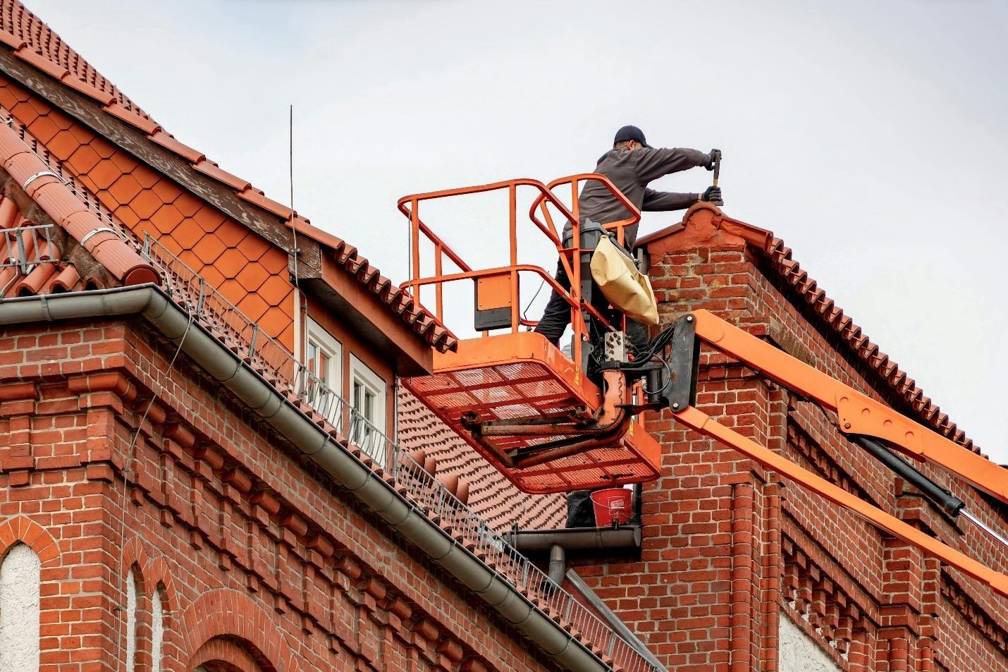 What Every Homeowner Should Know Before Replacing a Roof