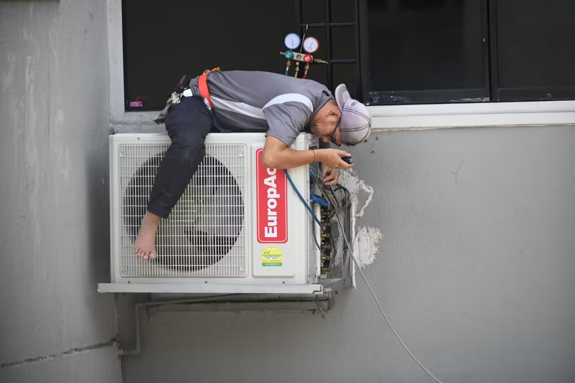 From Cool to Crisis: Handling an Unexpected AC Breakdown