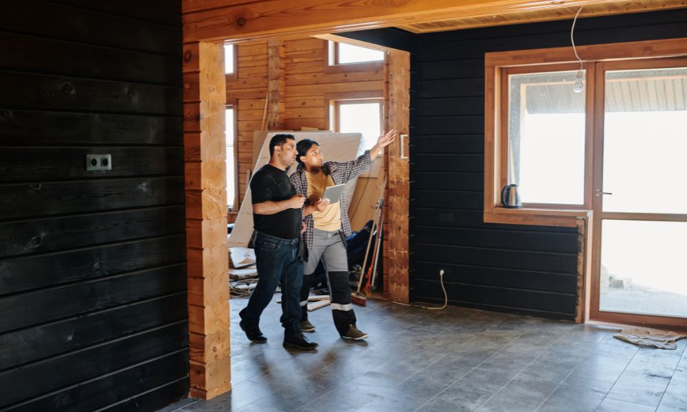 How Reclaimed Oak Transforms the Heart of a Historic Home