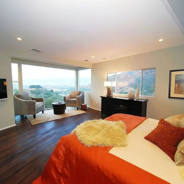 Master Suite — A Hillside Sanctuary