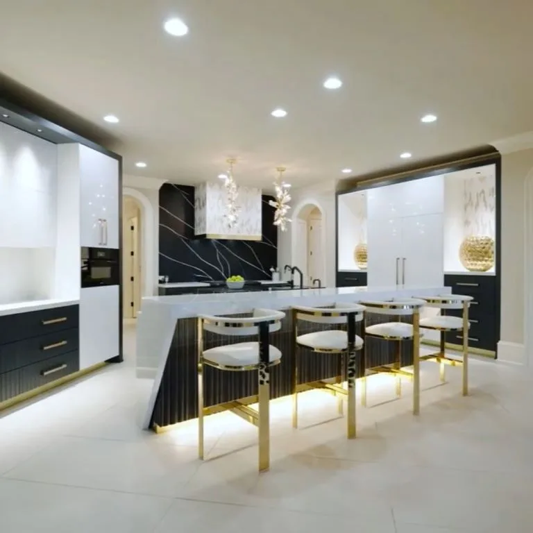 Kyle Larson Home: Inside His $2.175M Lakeside Racing Retreat 10 kyle larson kitchen