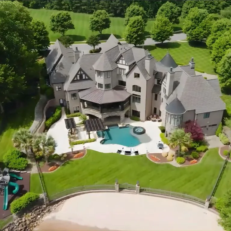 Kyle Larson Home: Inside His $2.175M Lakeside Racing Retreat 4 kyle larson house mooresville, nc